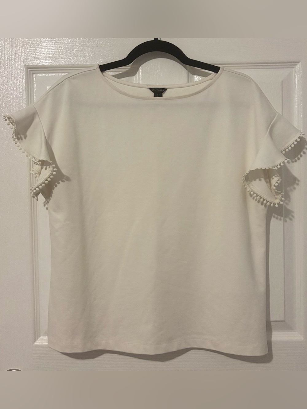 EUC Ann Taylor Ivory Pom-Pom Flutter Sleeve Tee